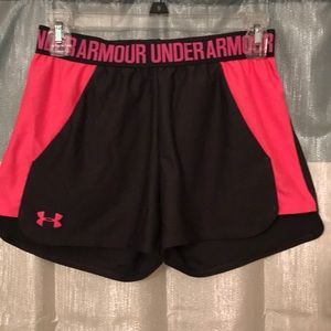 Women’s UA play up shorts with pockets
